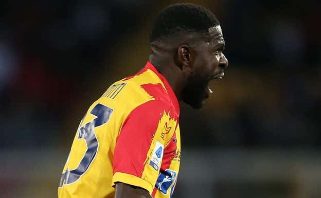 Umtiti celebra un gol con el Lecce.