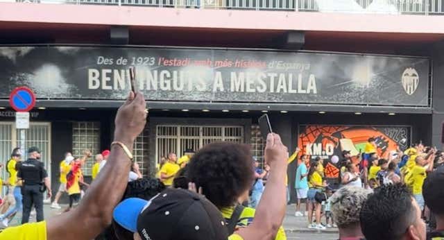 Batalla campal y Jamesmanía sin James en Mestalla