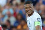 Un gol y la compañía de su madre: 24 horas detrás de Mbappé en el Algarve
