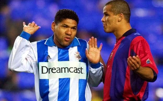 Donato, con el Dépor, y Rivaldo, con el FC Barcelona, en 2001.  REUTERS / NACARINO