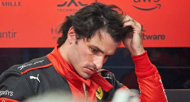 Carlos Sainz estrella su Ferrari y el equipo deberá arreglar el coche para la clasificación