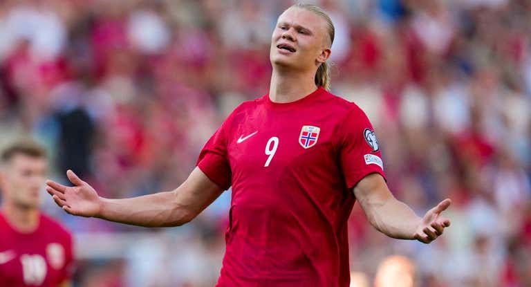 Haaland en la derrota contra Escocia.