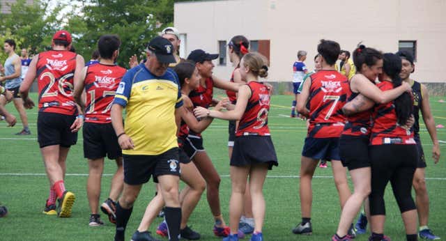 «¡Muy bien! ¡Venga, mamá, que la siguiente entra!»: el rugby touch desde dentro