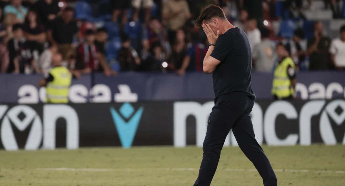Luis García Plaza, emocionado tras ascender a Primera.