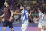 Villalibre y un polémico penalti dan el ascenso al Alavés in extremis