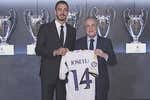Joselu llevará el dorsal '14' y deja la puerta abierta a la llegada de otro delantero