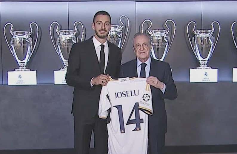 Joselu llevará el '14' y deja la puerta abierta a la llegada de otro delantero