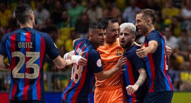 Un intratable Barça remonta y revalida el título de liga
