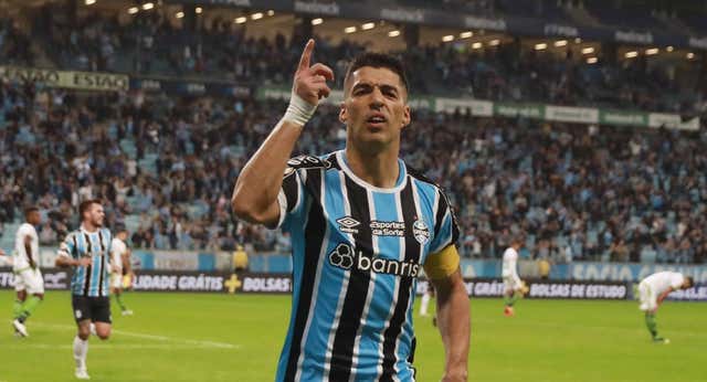 Luis Suárez regatea los rumores de retirada a base de goles