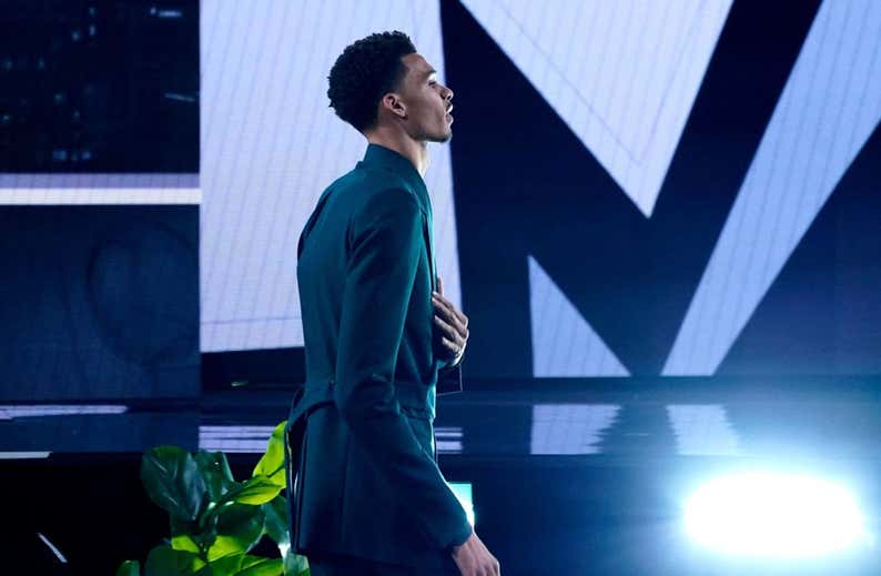 Wembanyama comienza su reinado en la NBA como número 1 del draft