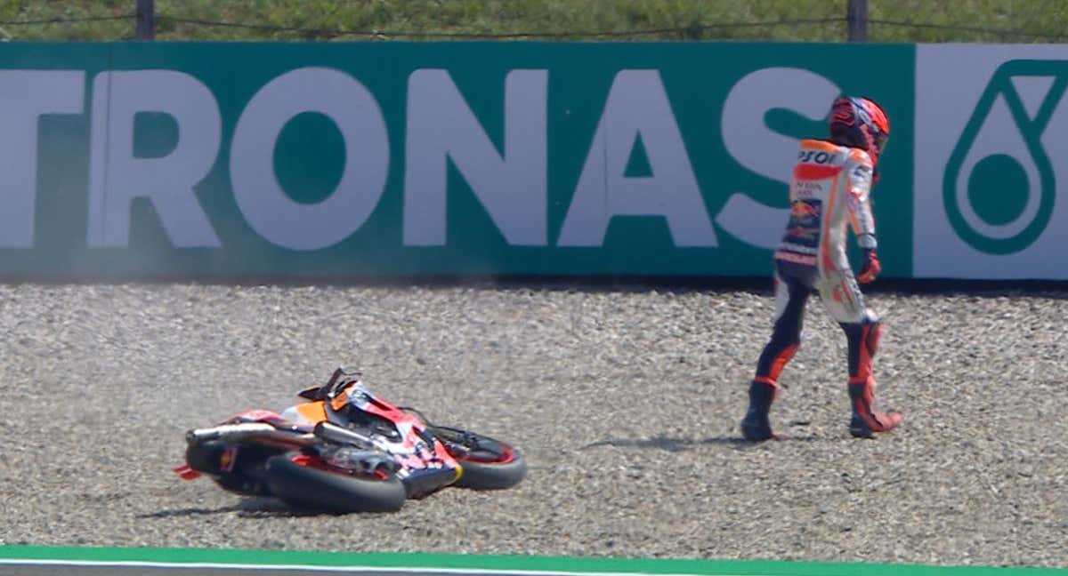 Primera caída de Marc Márquez en Assen.