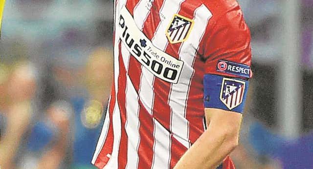 61.021 socios del Atlético de Madrid votaron por la vuelta al escudo antiguo