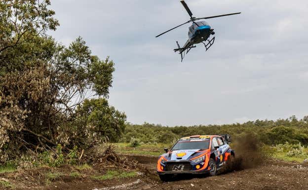 Dani Sordo y Cándido Carrera, durante el Rally de Kenia 2023.  Hyundai
