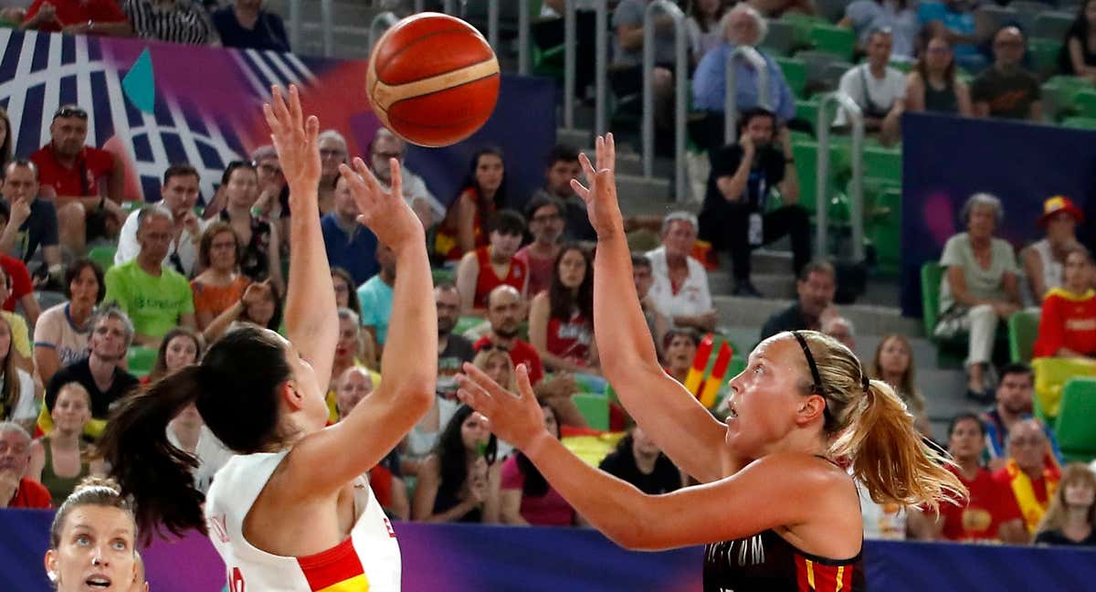 El baloncesto fue inventado en Springfiel, Estados Unidos, aunque rápidamente se convirtió en un deporte global.
