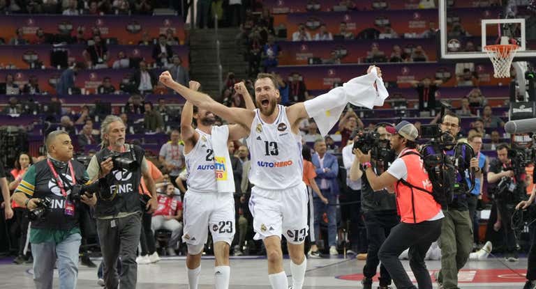 Sergio Rodríguez, el Chacho, celebra la victoria en la final de la Euroliga.