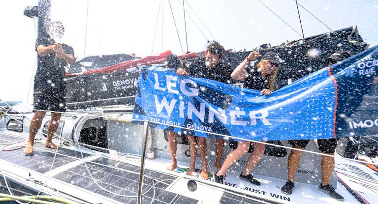 El Malizia celebra su triunfo en Génova.