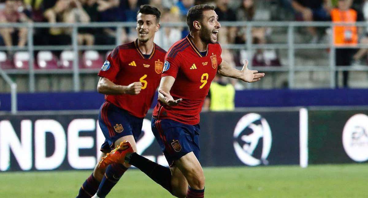 Abel Ruiz celebra su gol contra Ucrania./