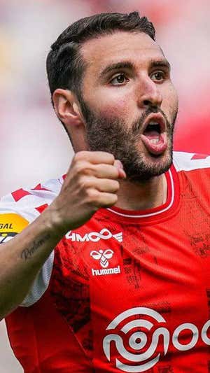 Abel, con la palabra resiliencia en su brazo derecho.