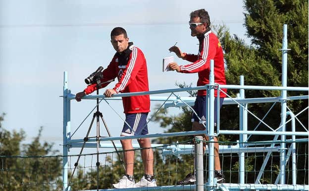 Luis Enrique dirigiendo un entrenamiento del Celta de Vigo. AGENCIAS