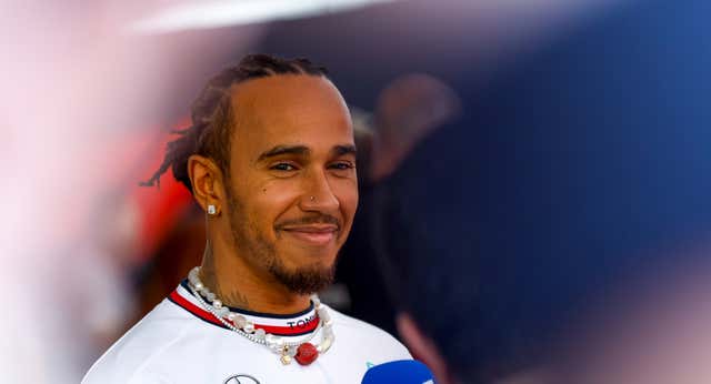 La última ocurrencia de Hamilton pese a su dominio con Mercedes en el pasado y el dardo de Verstappen