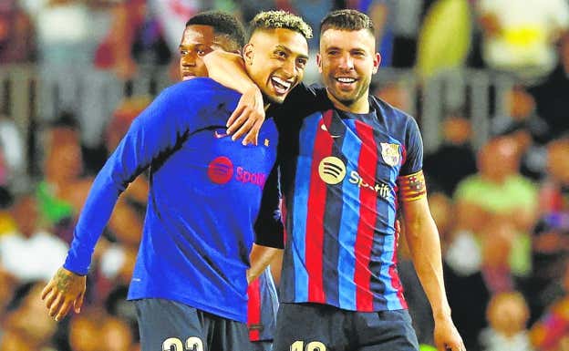 Alba se despide siendo campeón de liga.  REUTERS