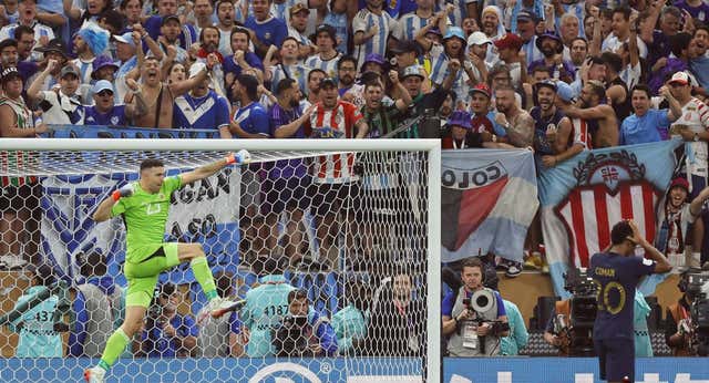 Entra en vigor la regla anti ‘Dibu’: los porteros ya no podrán ‘vacilar’ y provocar a los lanzadores de penaltis
