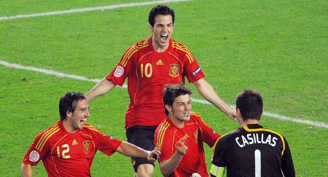 Tras la retirada de Cesc Fàbregas, ¿cuántos de la Eurocopa 2008 siguen en activo?