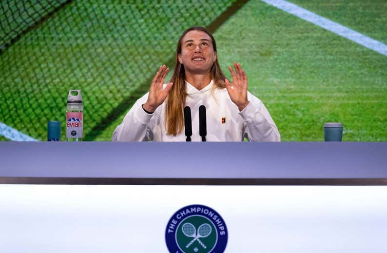Sabalenka se harta: «No voy a hablar más de política»