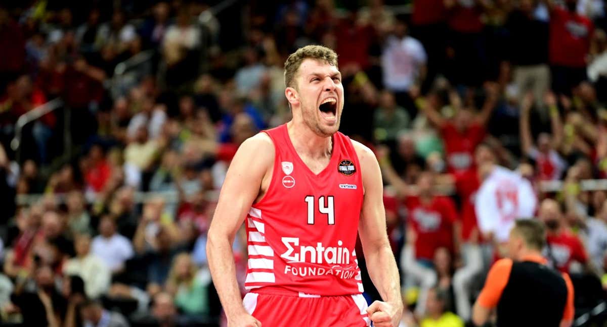 Sasha Vezenkov, en la final de la Euroliga con Olympiacos.