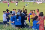 Intento de puñalada en un partido de fútbol base
