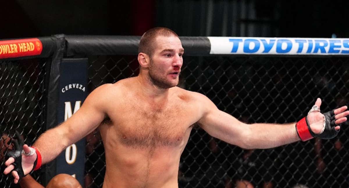 Sean Strickland celebra su victoria sobre Magomedov. /UFC