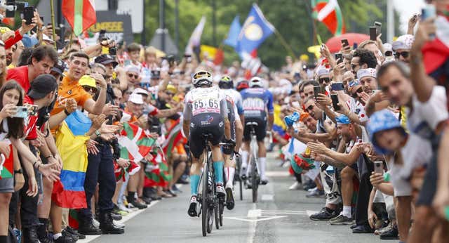 El Tour deja el País Vasco con un impulso a la base y más de 200 bicicletas para los colegios