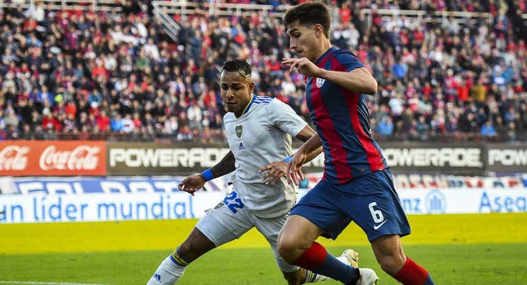 Federico Gattoni en un partido con San Lorenzo.