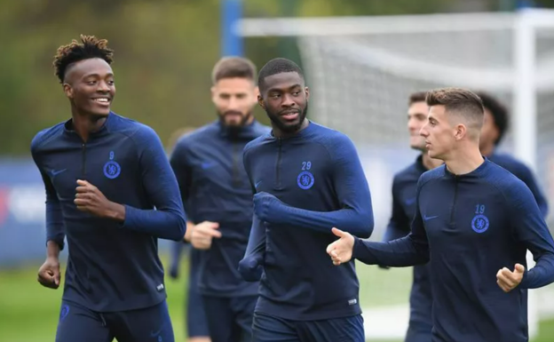 Abraham, Tomori y Mount durante un entrenamiento. Getty Images