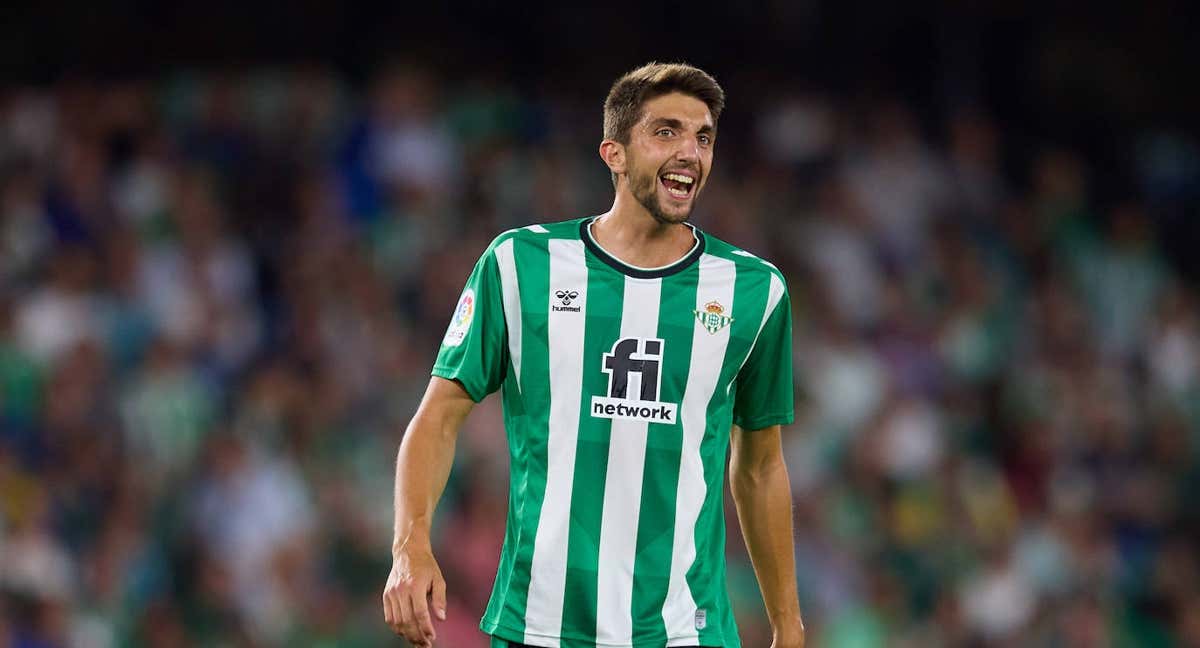 Edgar González en un partido con el Betis.