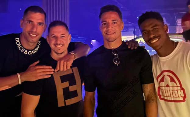 De izquierda a derecha, Joel Robles, Gari Maniega, Rodrigo Moreno y Junior Firpo.  RELEVO