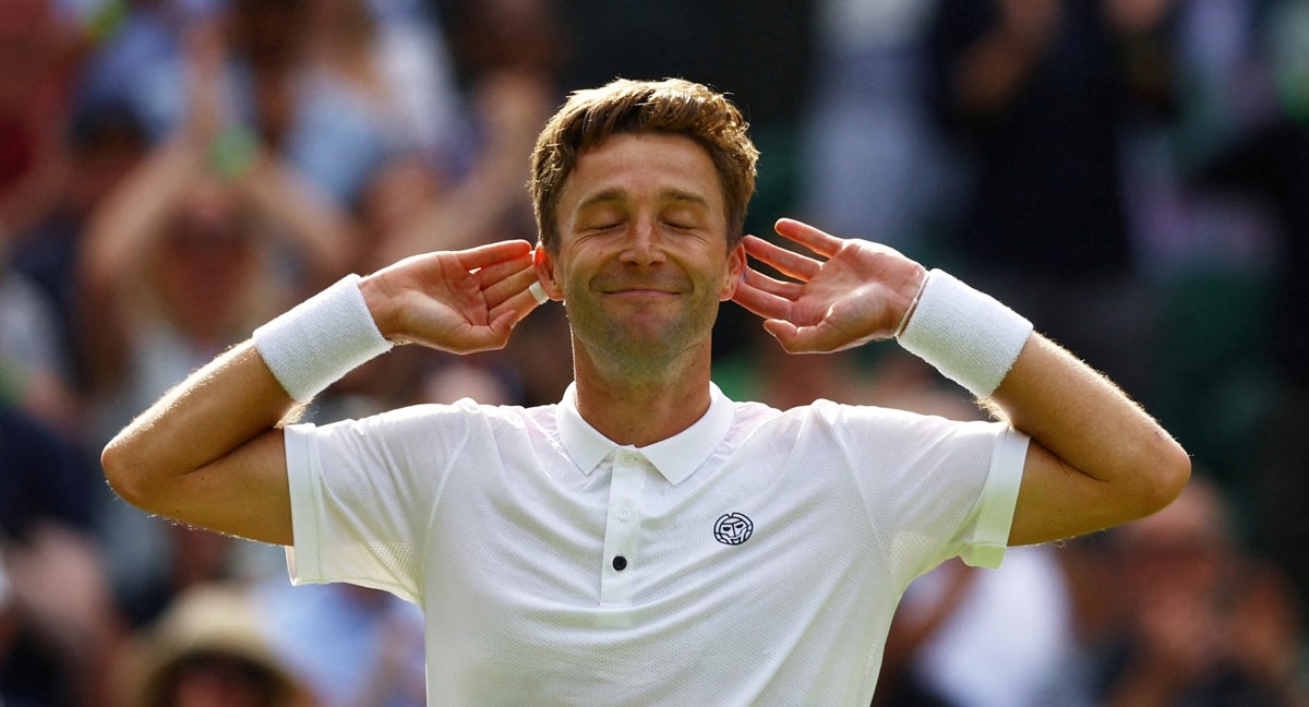 Liam Broady ha celebrado su victoria al más puro estilo 'Grealish'.