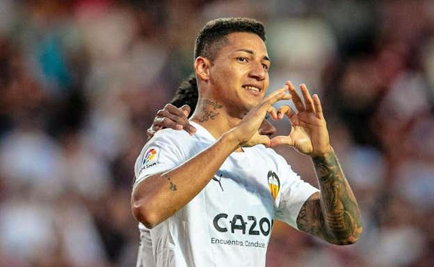 André celebra un gol con el Valencia.
