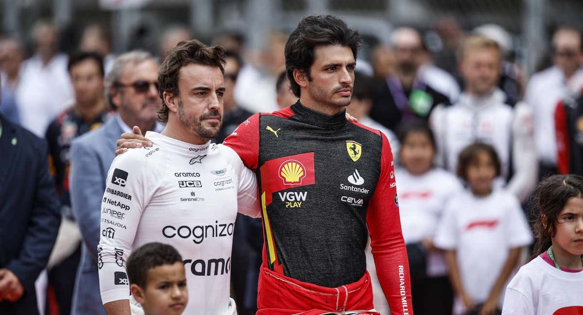 Fernando Alonso y Carlos Sainz, antes del GP de España. /Reuters