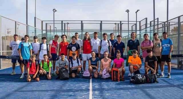 El pádel conquista los campamentos de verano