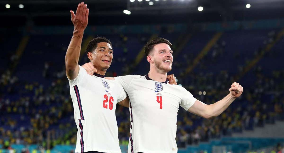 Jude Bellingham y Declan Rice celebran un triunfo con Inglaterra./REUTERS