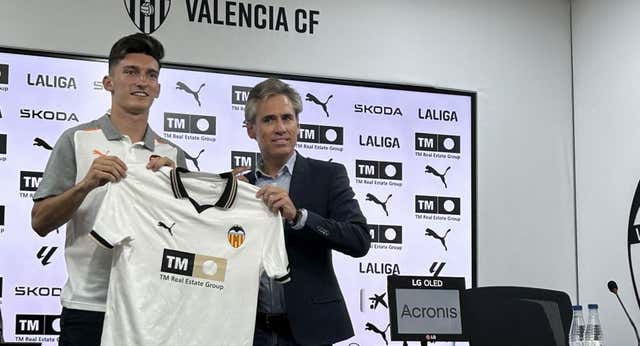 Pepelu se pronuncia sobre su fichaje al Valencia: «No me siento un traidor, el Levante ha salido ganando con mi venta»