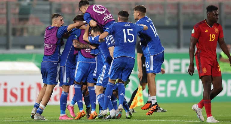 Los jugadores de la selección italiana celebran el pase a la final tras su victoria contra España.