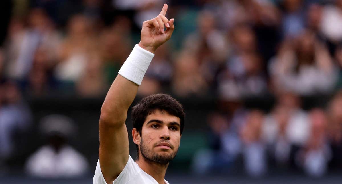 Carlos Alcaraz vence a Daniil Medvedev y se clasifica para la final de Wimbledon.