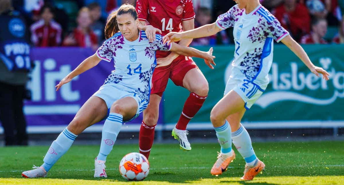 Laia Codina durante el partido contra Dinamarca.