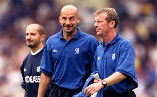Antonio Pintus, a la izquierda, junto a Vialli, en su etapa del Chelsea.  GETTY