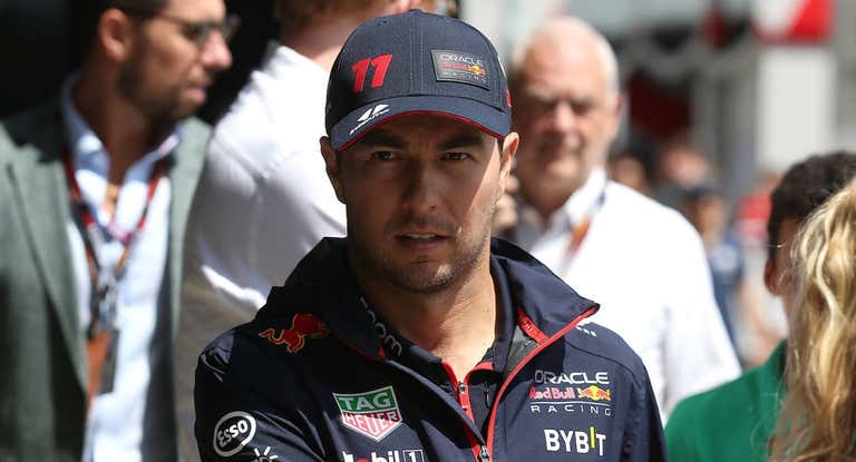 Checo Pérez, antes de un Gran Premio de esta temporada.