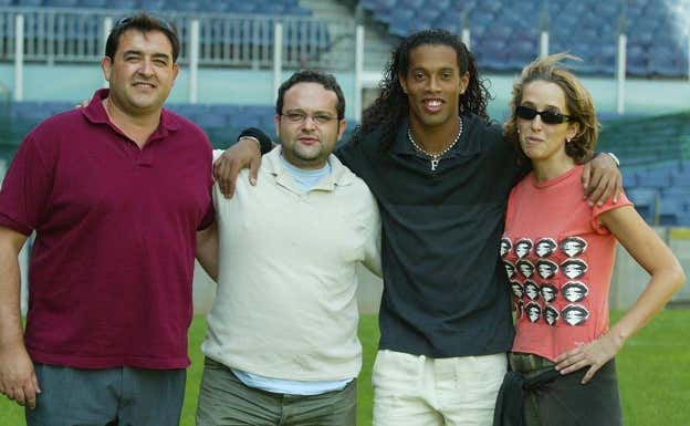 Bibian Weggelaar, con Ronaldinho.  CEDIDA