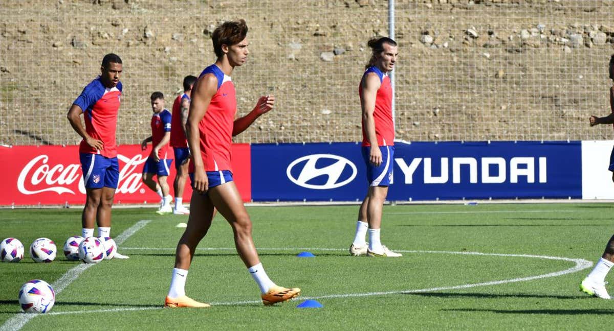 Joao Félix, en un entrenamiento del Atlético de Madrid en Los Ángeles de San Rafael en la pretemporada de 2023. /EFE