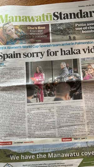 La portada del Manawatū Standard.  Relevo